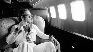 Zasłona do filmu "Elton John: Never Too Late" #792373