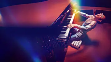 Zasłona do filmu "Elton John: Never Too Late" #792377