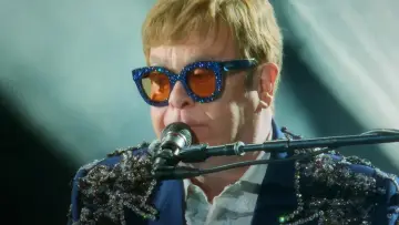 Zasłona do filmu "Elton John: Never Too Late" #792380