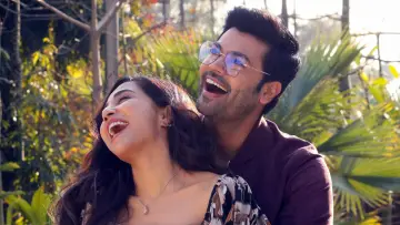 Zasłona do filmu "உன் பார்வையில்" #1190431