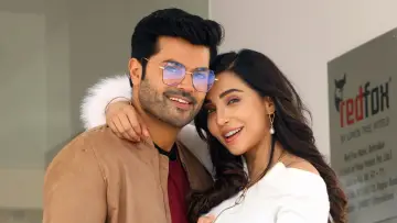 Zasłona do filmu "உன் பார்வையில்" #1190432