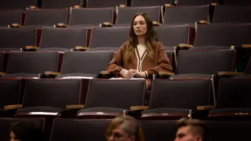 Zasłona do filmu "Niedopasowanie" #758709