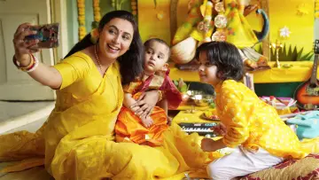 Zasłona do filmu "मिसिज़ चैटर्जी वर्सेज़ नॉर्वे" #475166