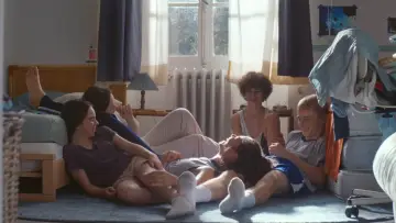 Zasłona do filmu "Toni i rodzina" #381481
