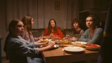 Zasłona do filmu "Toni i rodzina" #381485