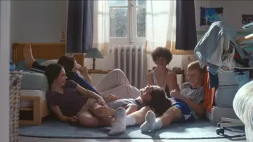 Zasłona do filmu "Toni i rodzina" #381486