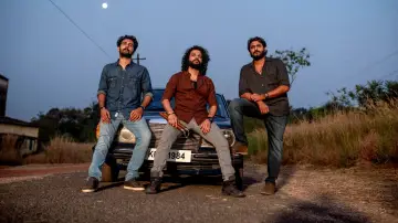 Zasłona do filmu "ആര്‍ഡിഎക്സ്: റോബര്‍ട്ട് ഡോണി സേവ്യര്‍" #317292