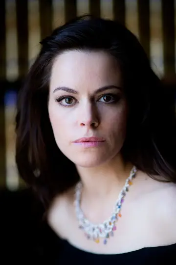 Zdjęcie Emily Hampshire #19897