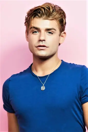 Zdjęcie Garrett Clayton #106597