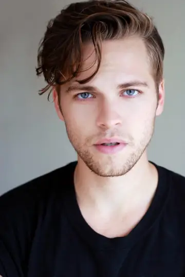 Zdjęcie Alexander Calvert #93651