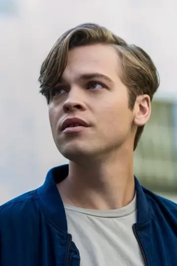 Zdjęcie Alexander Calvert #93652