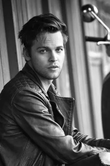 Zdjęcie Alexander Calvert #93653