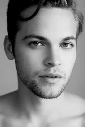 Zdjęcie Alexander Calvert #93654