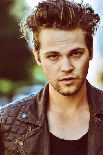 Zdjęcie Alexander Calvert #93656