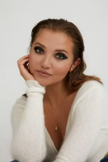 Zdjęcie Mia McKenna-Bruce #67521