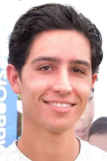 Zdjęcie Lorenzo James Henrie #31532