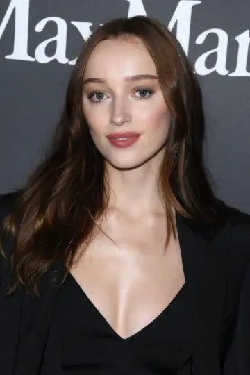 Zdjęcie Fioba Dajnevora (Phoebe Dynevor) #146441