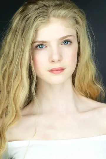Zdjęcie Elena Kampouris #60937