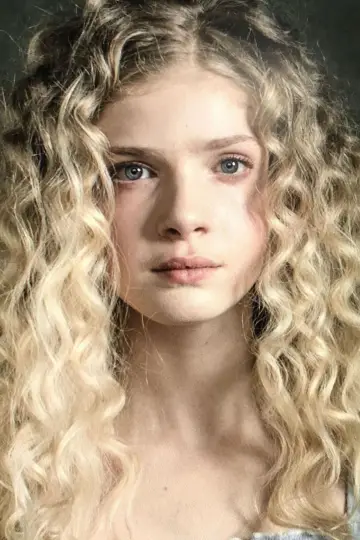 Zdjęcie Elena Kampouris #60940