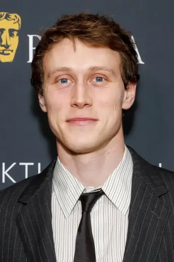 Zdjęcie George MacKay #46649