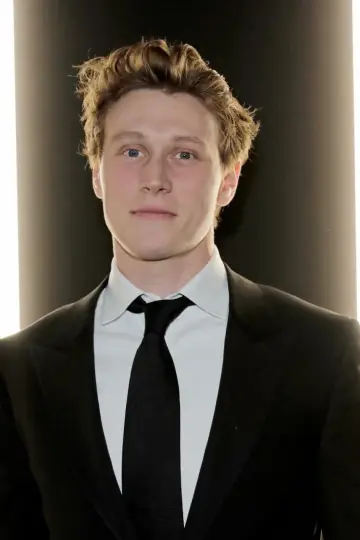 Zdjęcie George MacKay #46654