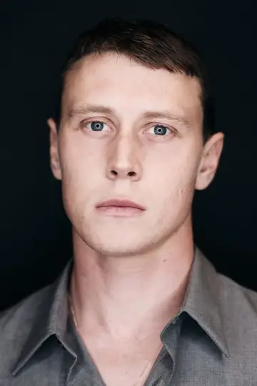 Zdjęcie George MacKay #46656
