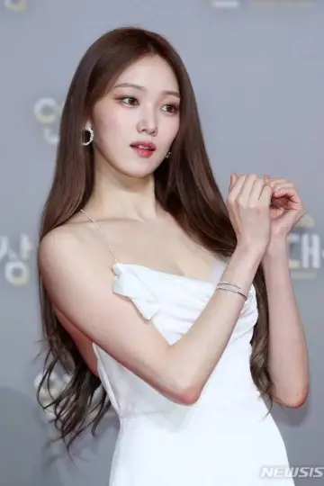 Zdjęcie  (Lee Sung-kyung) #320250