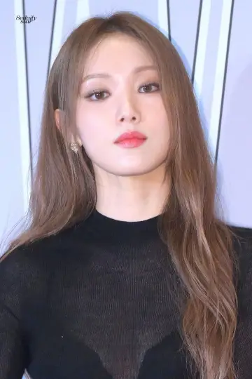 Zdjęcie  (Lee Sung-kyung) #320257