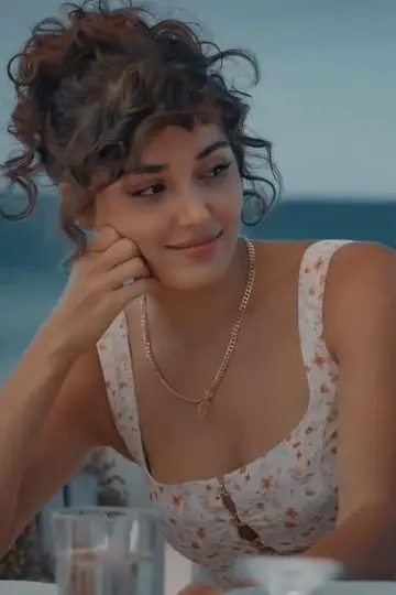 Zdjęcie  (Hande Erçel) #292773