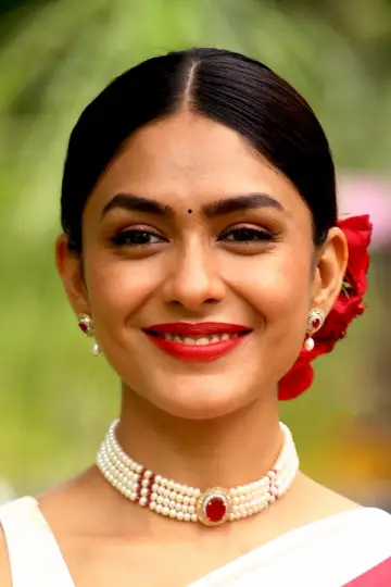 Zdjęcie Mrunal Takur #254100