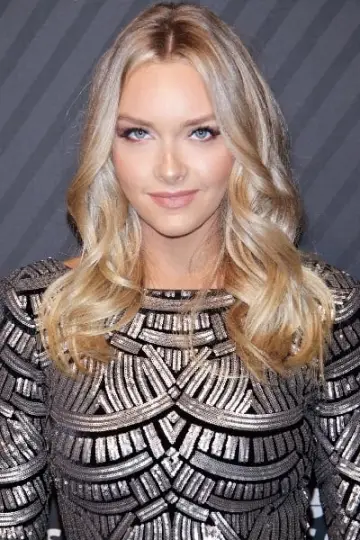 Zdjęcie Camille Kostek #29646