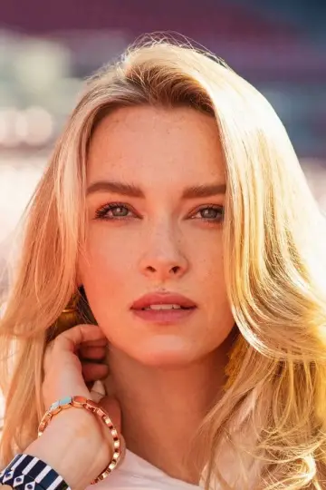 Zdjęcie Camille Kostek #29647