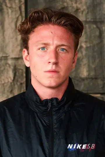 Zdjęcie Casper Brooker #137828