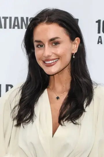 Zdjęcie Amber Davies #560115