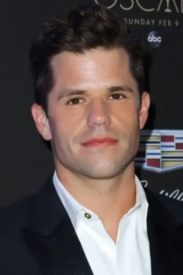 Zdjęcie Charlie Carver #14771
