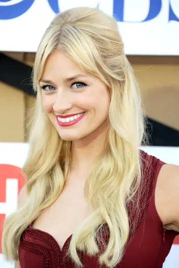 Zdjęcie Beth Behrs #43668