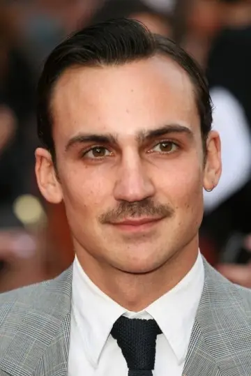 Zdjęcie Henry Lloyd-Hughes #11417