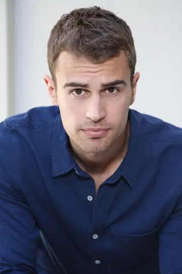 Zdjęcie Theo James #33503