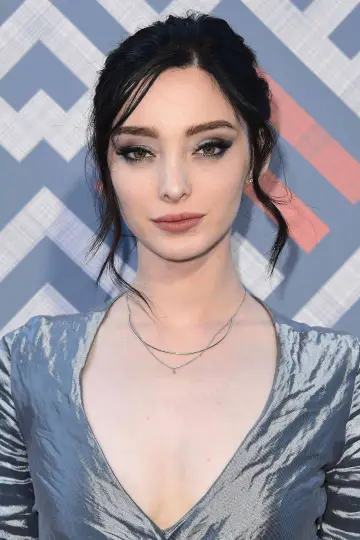 Zdjęcie Emma Dumont #2932