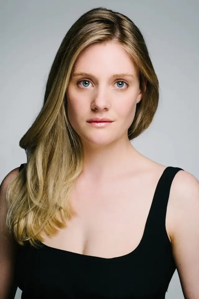 Zdjęcie Romola Garai