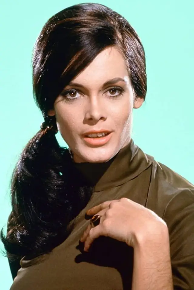 Zdjęcie Martine Beswick