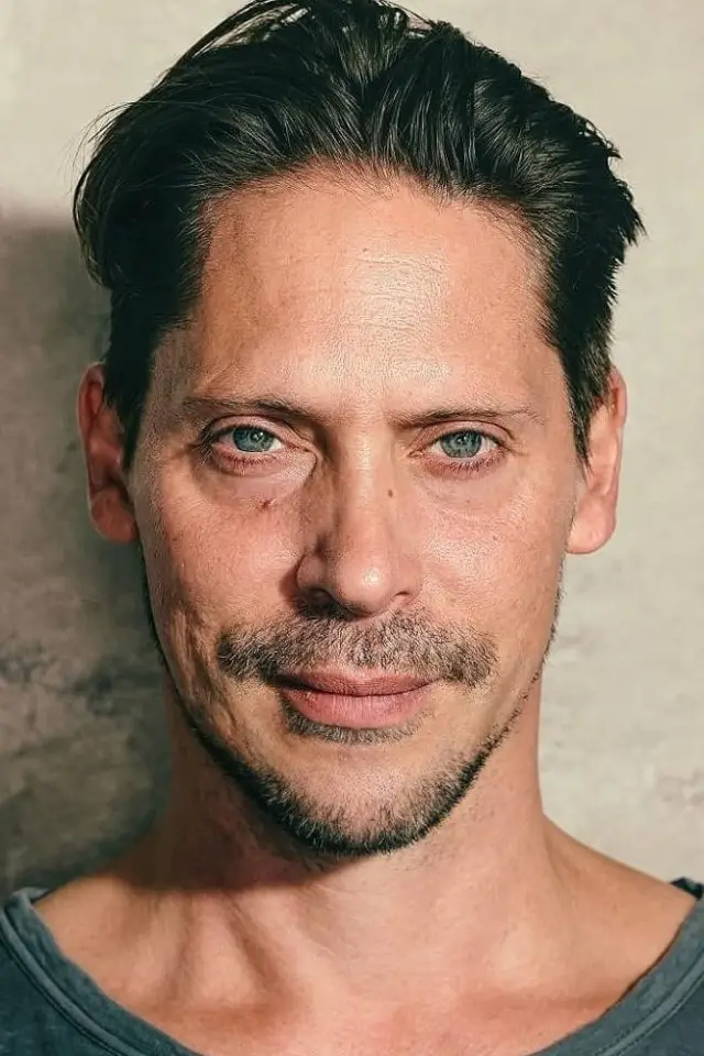 Zdjęcie  (Neil Newbon)