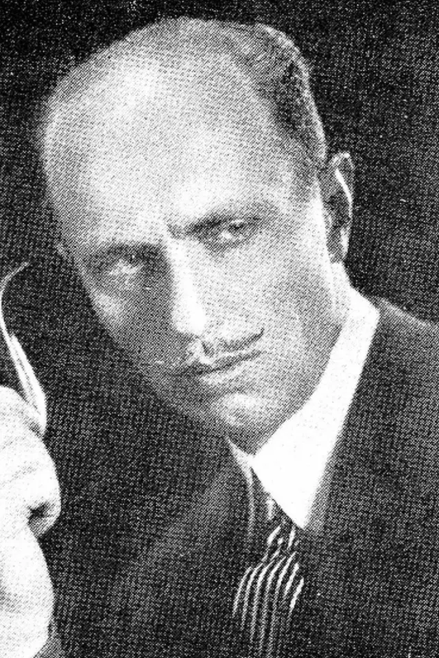 Zdjęcie  (Richard L'Estrange)
