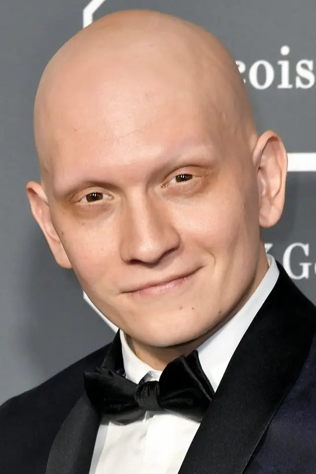 Zdjęcie Anthony Carrigan