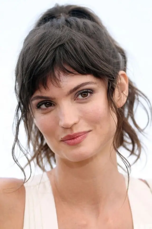 Zdjęcie  (Charlbi Dean)