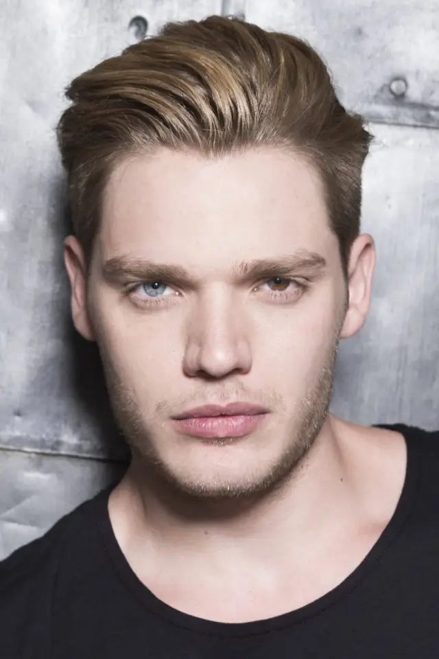 Zdjęcie  (Dominic Sherwood)