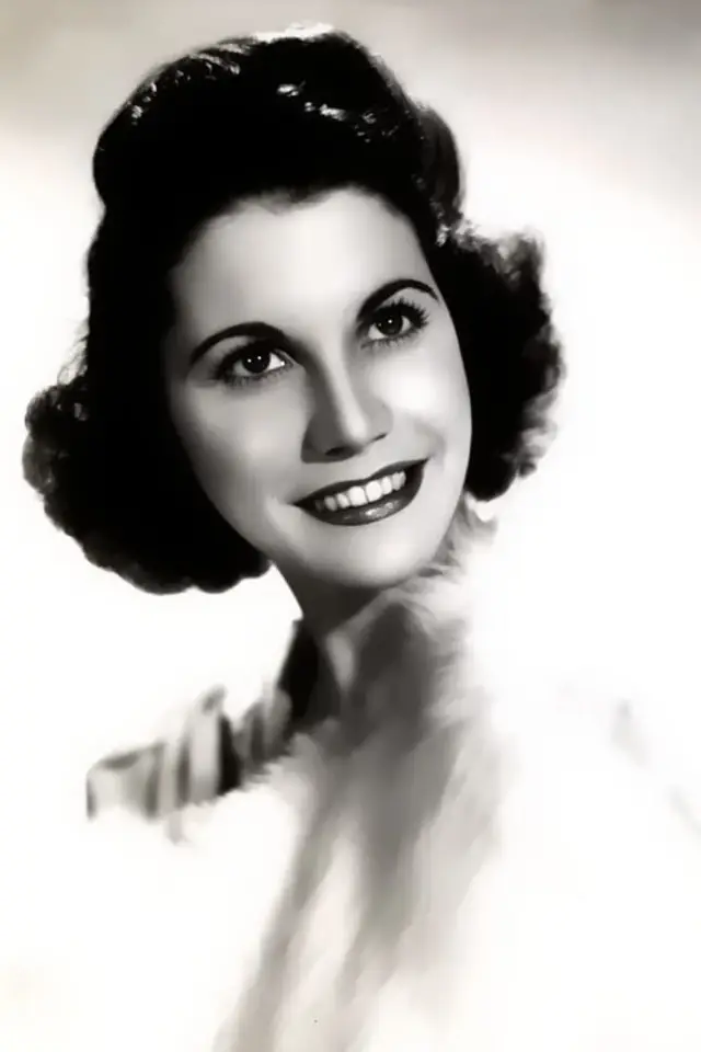 Zdjęcie  (Maxene Andrews)