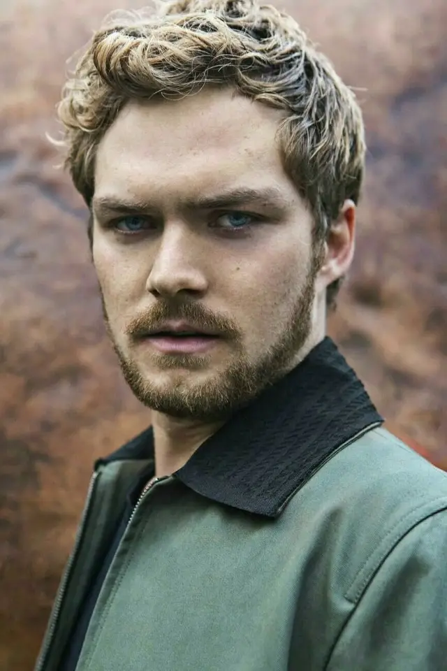 Zdjęcie  (Finn Jones)