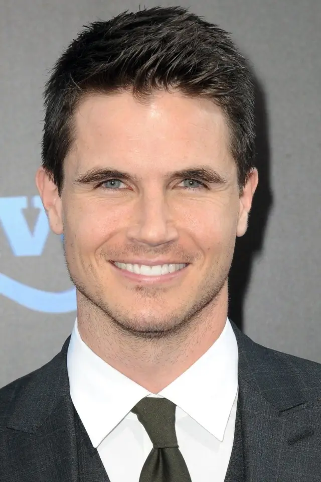 Zdjęcie Robbie Amell