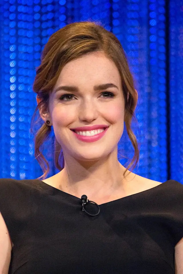 Zdjęcie  (Elizabeth Henstridge)